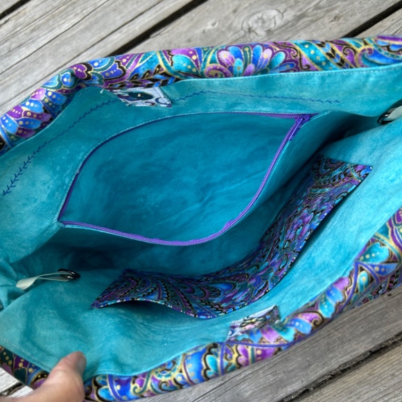 Quilted Messenger Bag - Picture 5 of 11